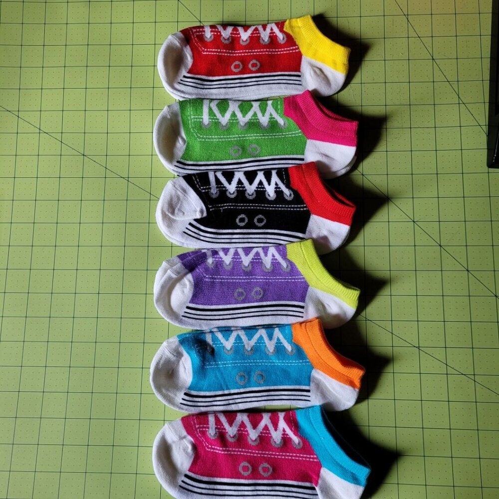 NWOT Lot of 6 Colorful Ankle Socks - Tennis Shoe Design Misses Size 5-10